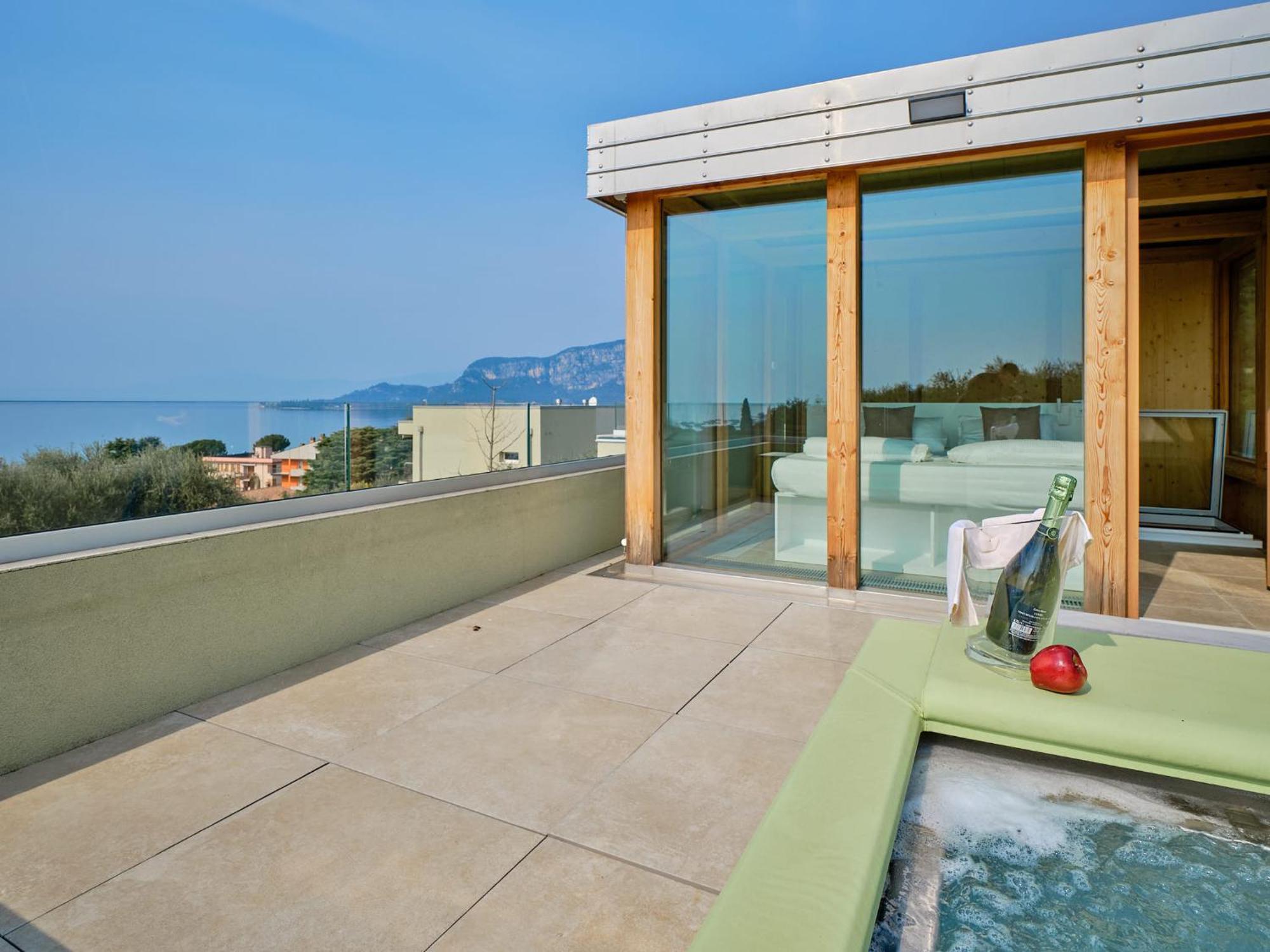 Villa Sunny Lake Suites Бардолино Екстериор снимка