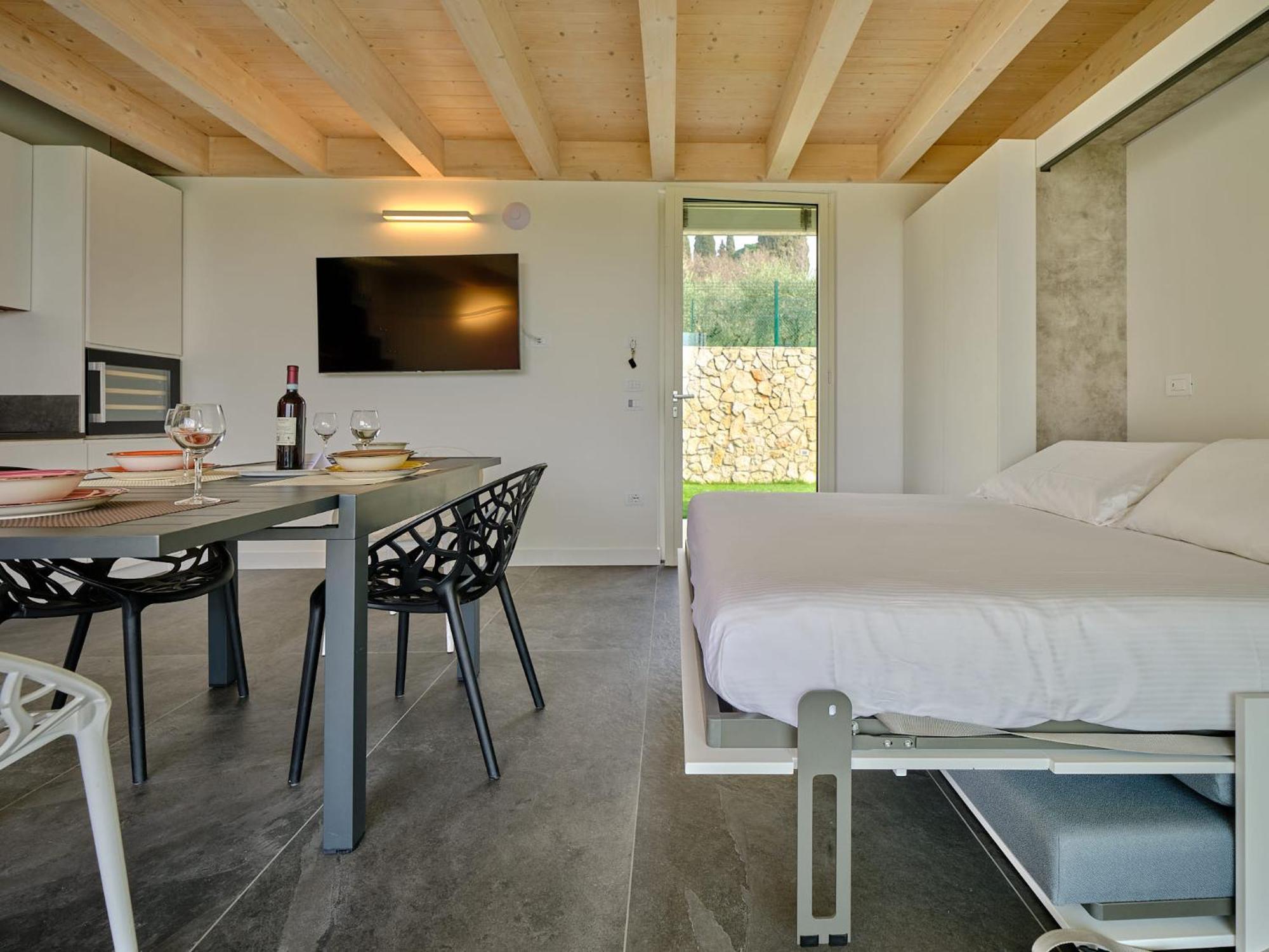 Villa Sunny Lake Suites Бардолино Екстериор снимка