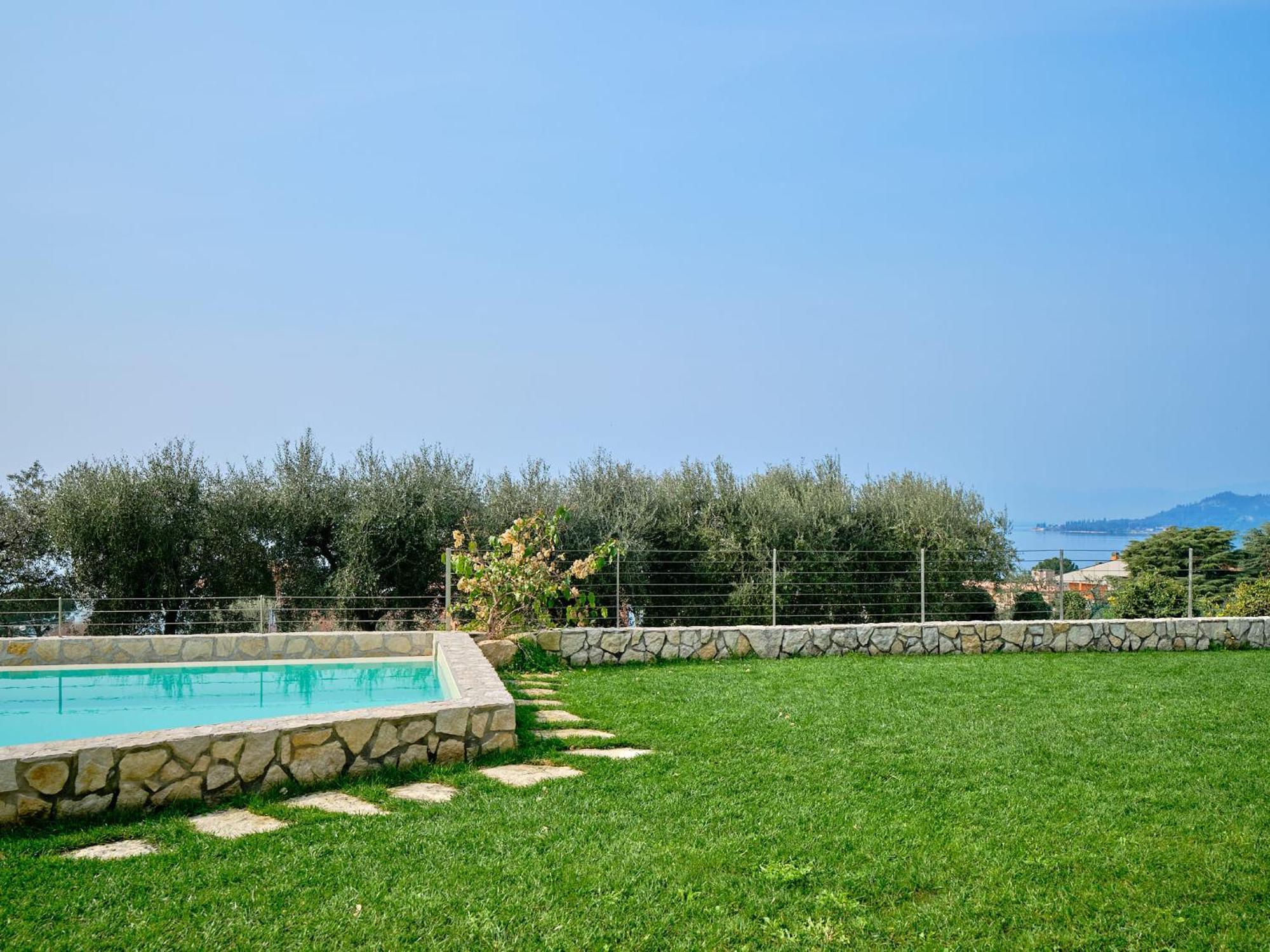 Villa Sunny Lake Suites Бардолино Екстериор снимка