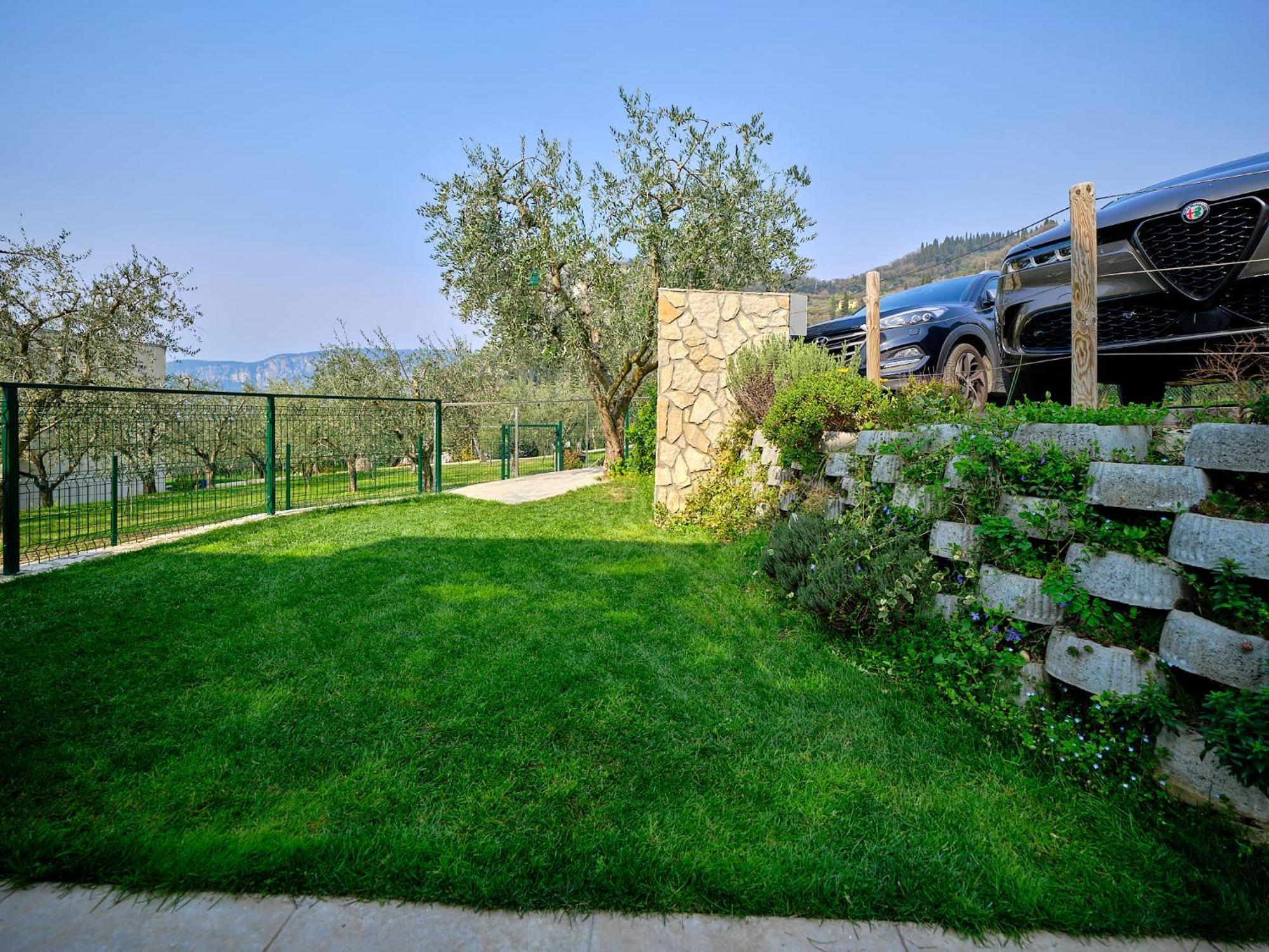 Villa Sunny Lake Suites Бардолино Екстериор снимка