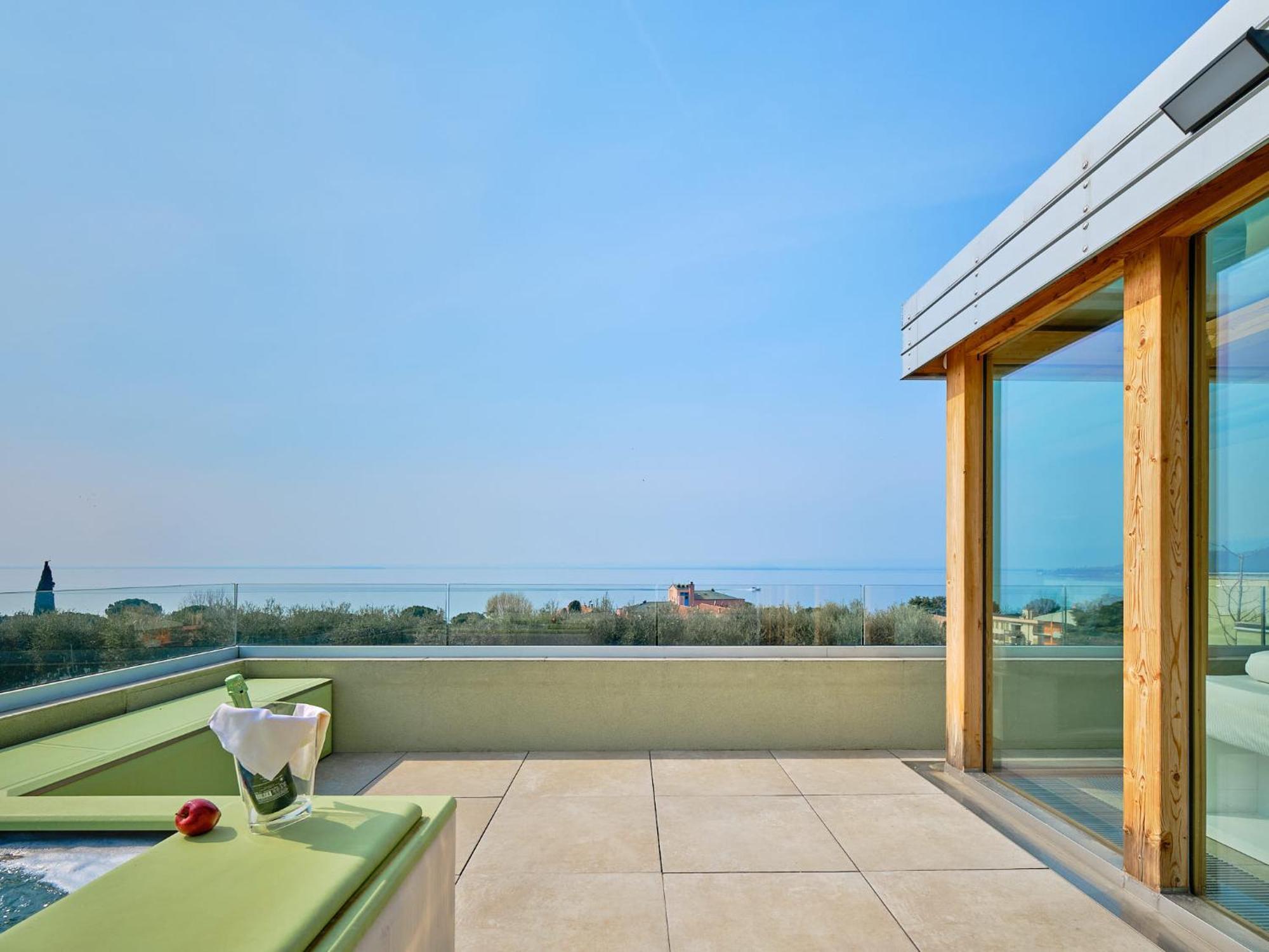 Villa Sunny Lake Suites Бардолино Екстериор снимка