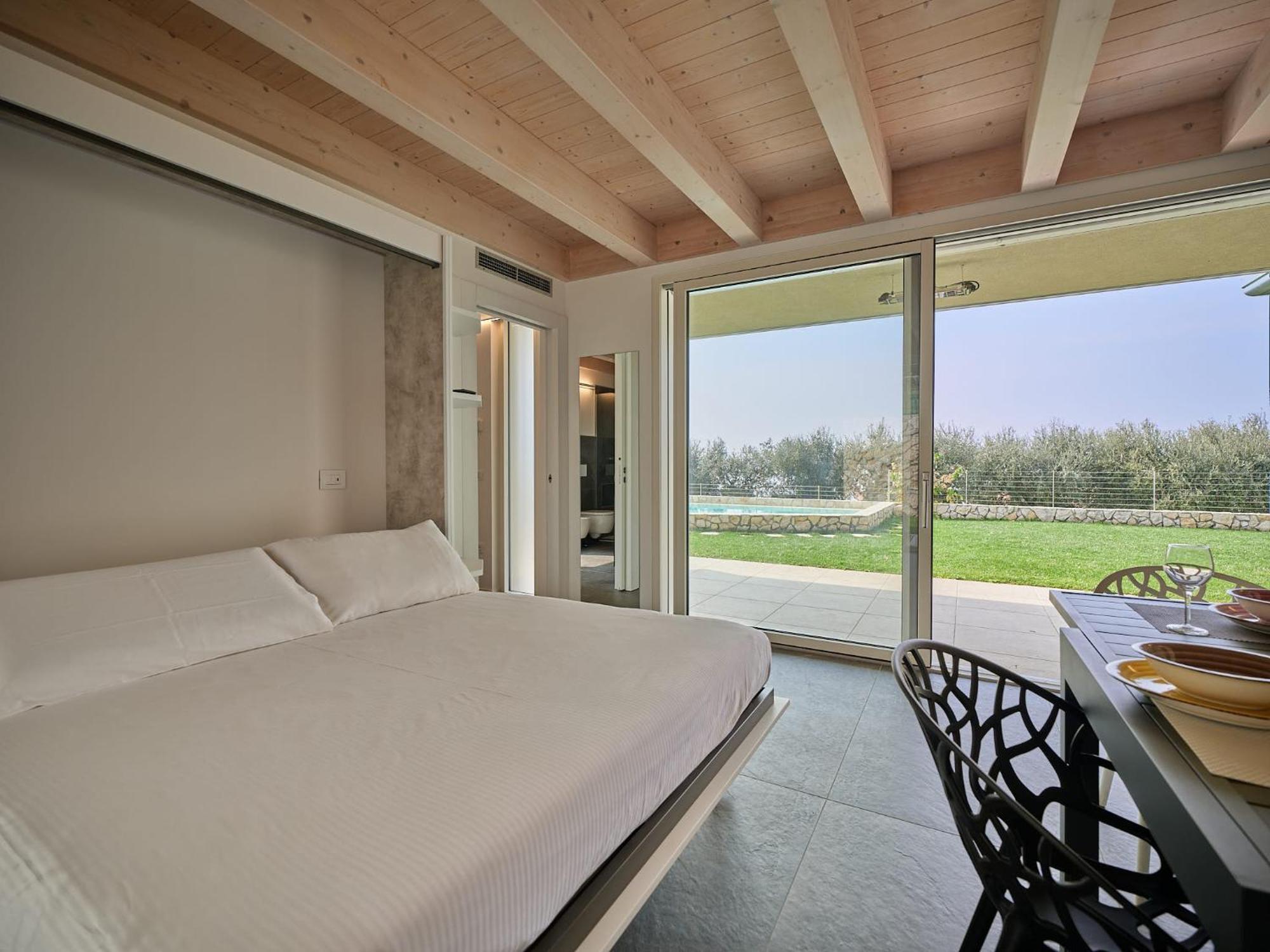 Villa Sunny Lake Suites Бардолино Екстериор снимка