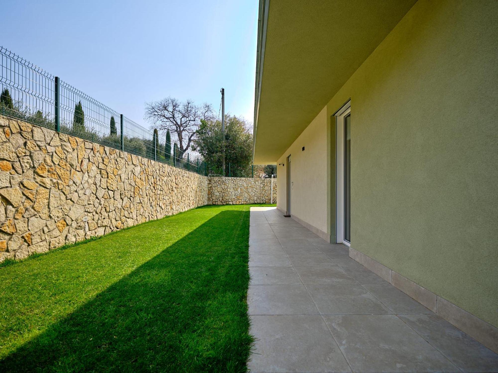 Villa Sunny Lake Suites Бардолино Екстериор снимка