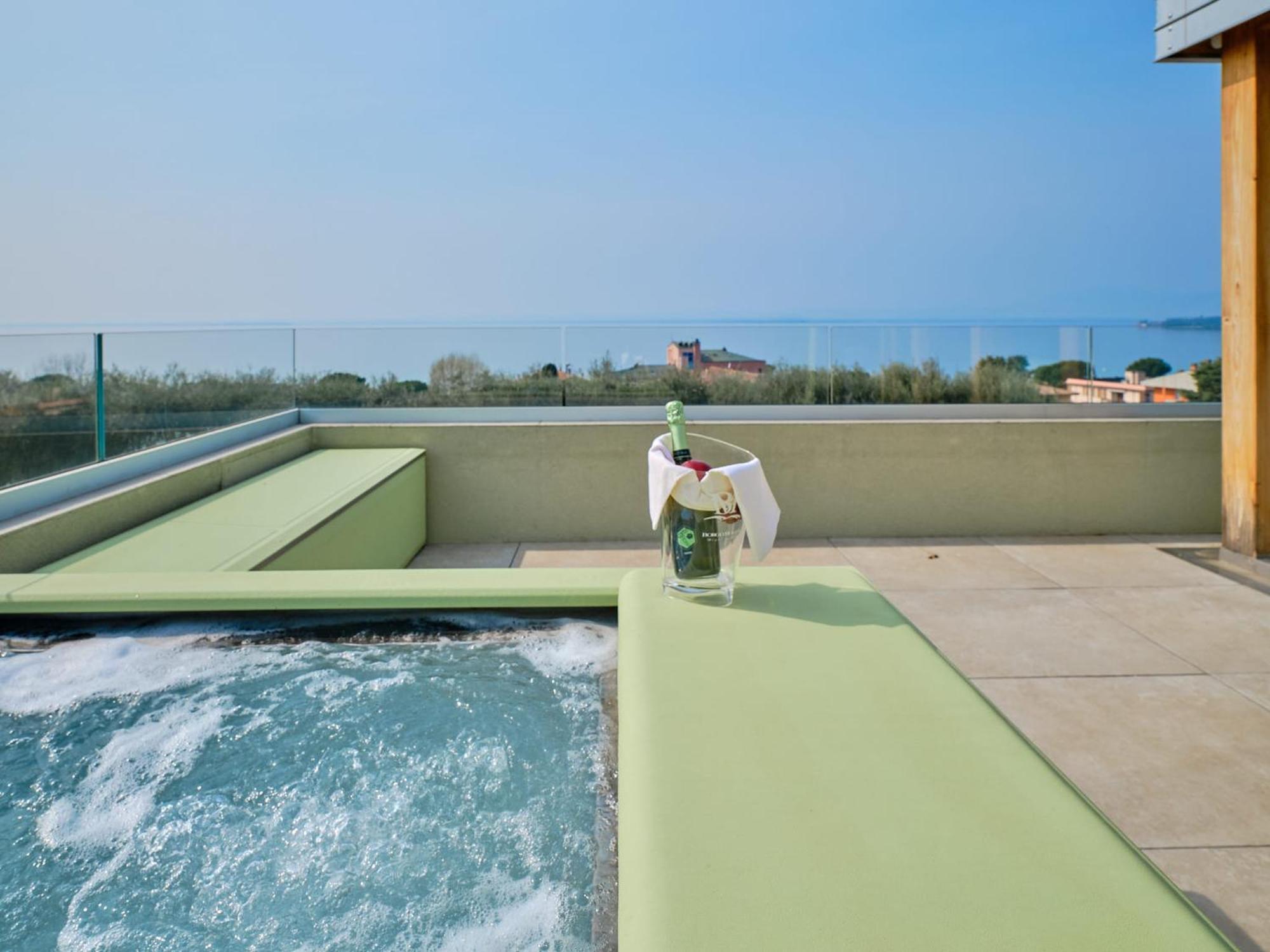 Villa Sunny Lake Suites Бардолино Екстериор снимка