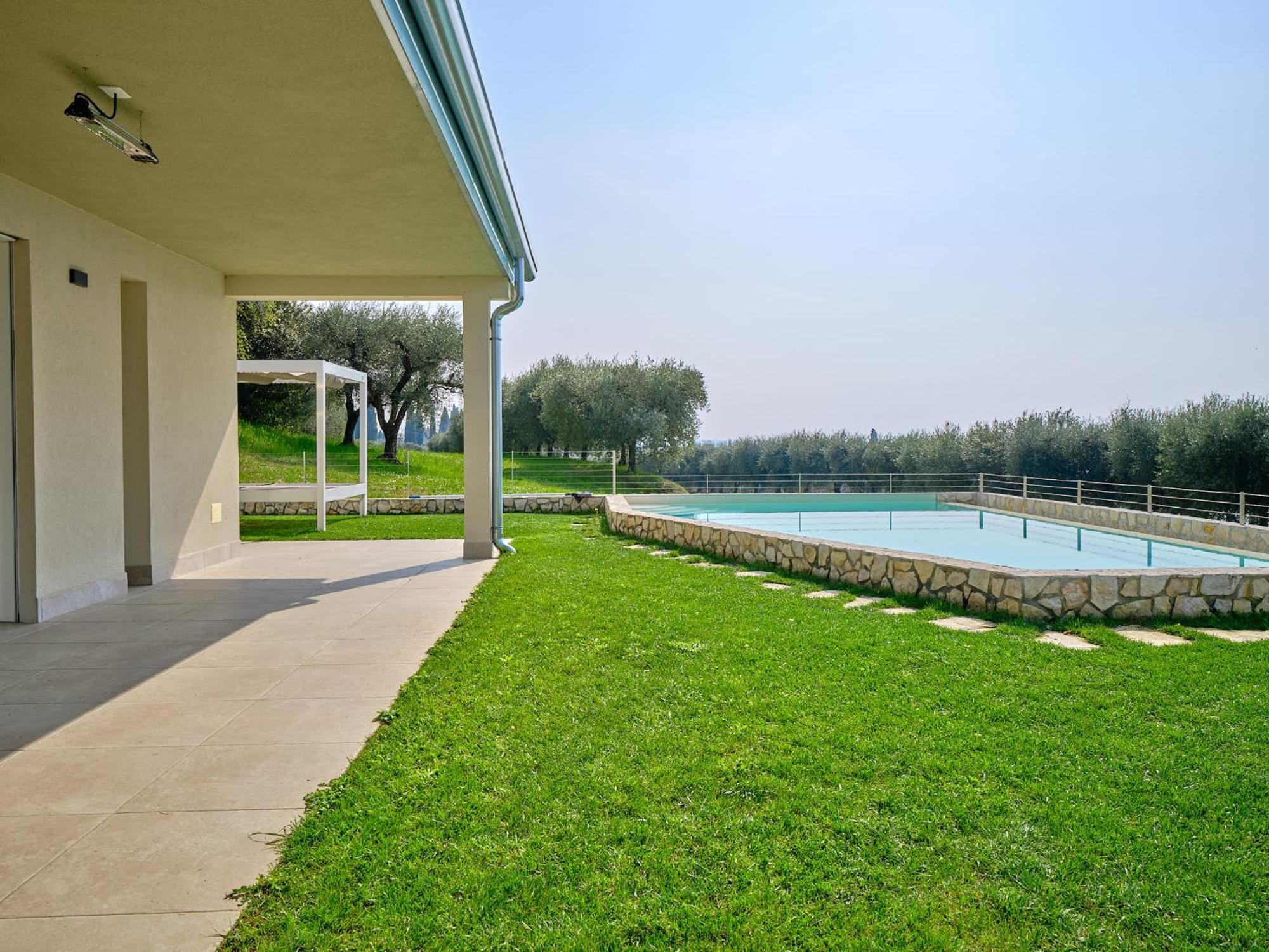 Villa Sunny Lake Suites Бардолино Екстериор снимка